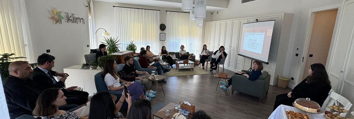 Ergenlik Döneminde Bağımlılık Davranışları ve Müdahale Yöntemleri Ergenlik Döneminde Bağımlılık Davranışları ve Müdahale Yöntemleri